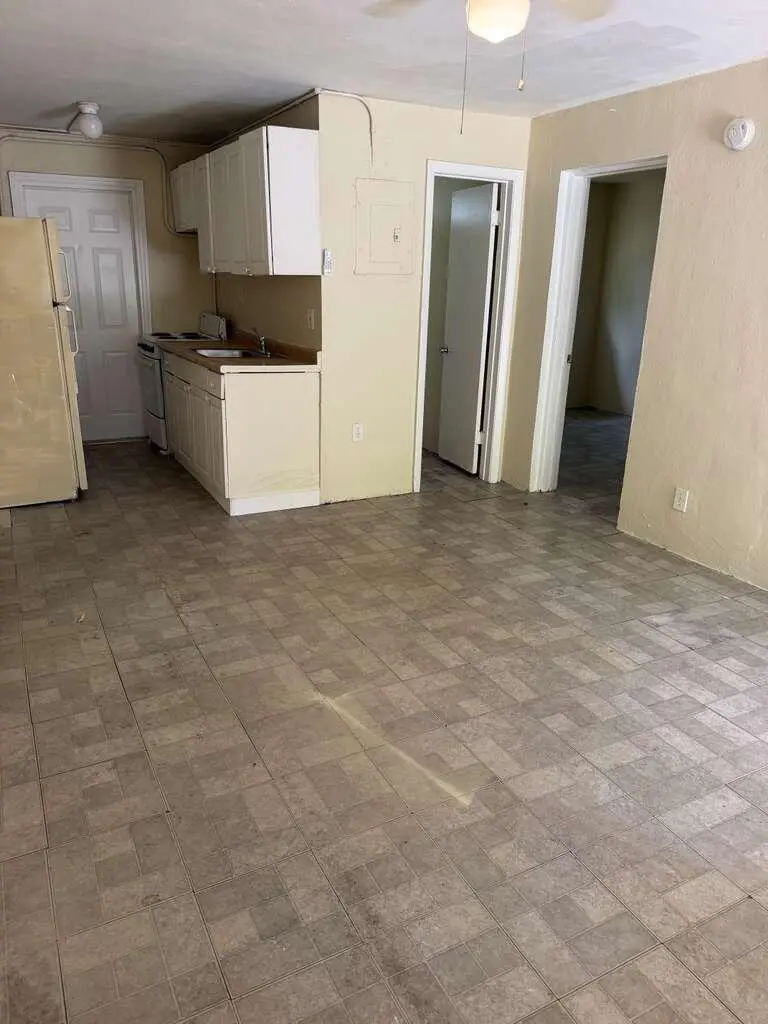 529 NW 8 AVE LIVING ROOM,KITCHEN at 529 NW 8TH Avenue 3, Fort Lauderdale