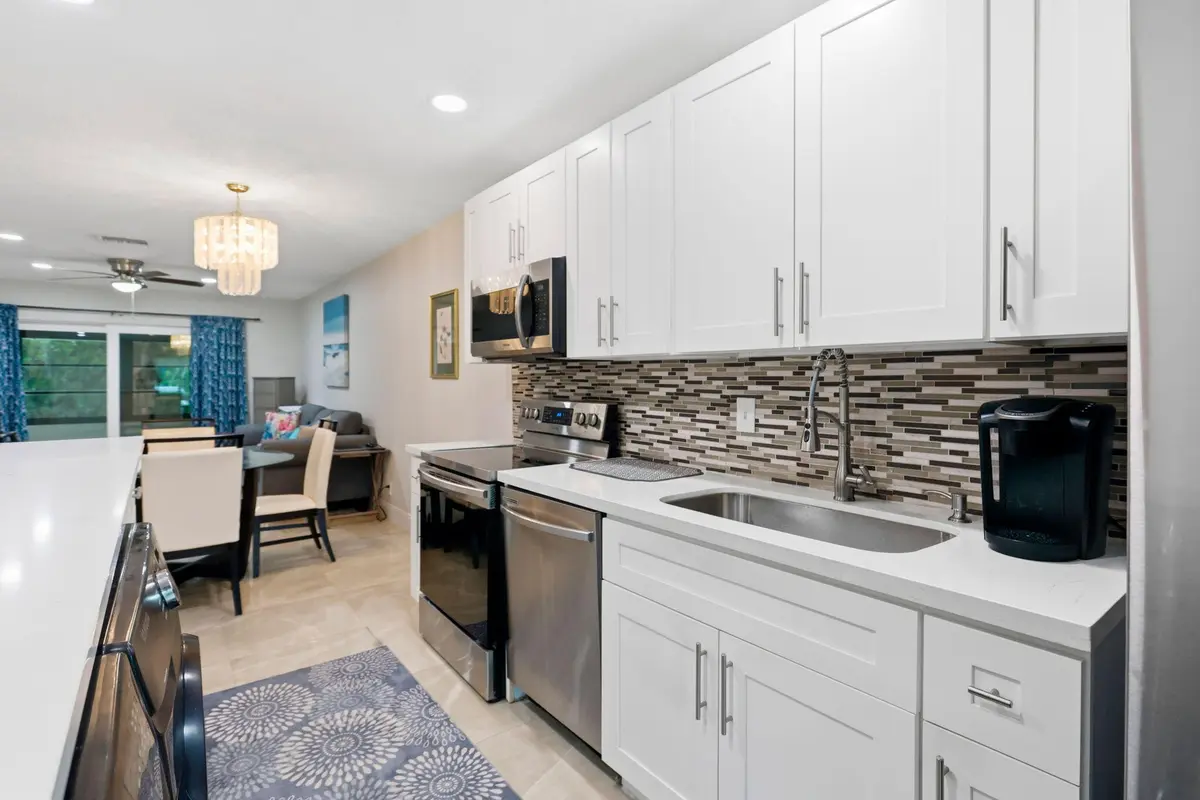 10-web-or-mls-010_0E2A3692 at 13984 VIA FLORA C, Delray Beach