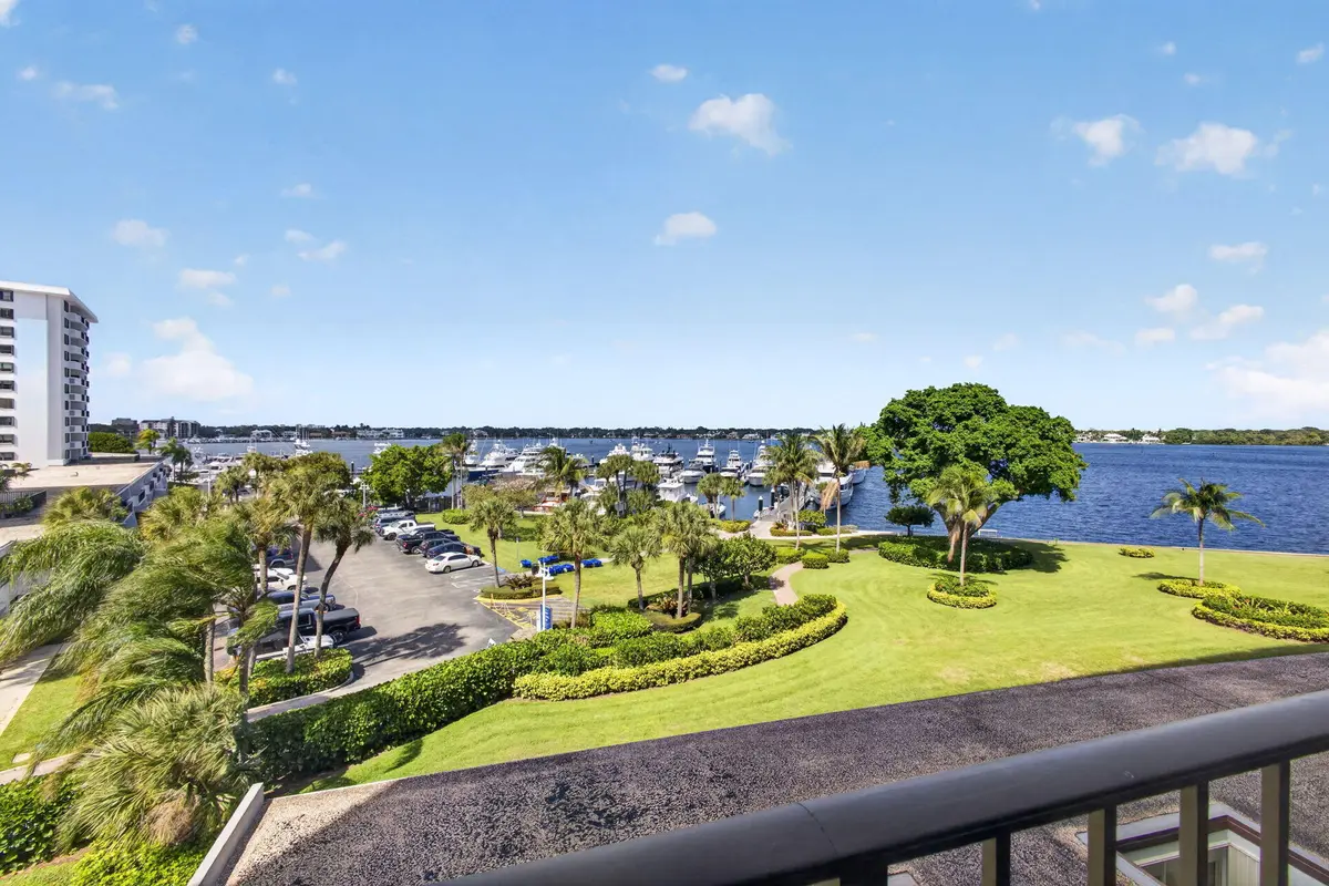 30-web-or-mls-5D1A1205 at 136 LAKESHORE Drive 511, North Palm Beach