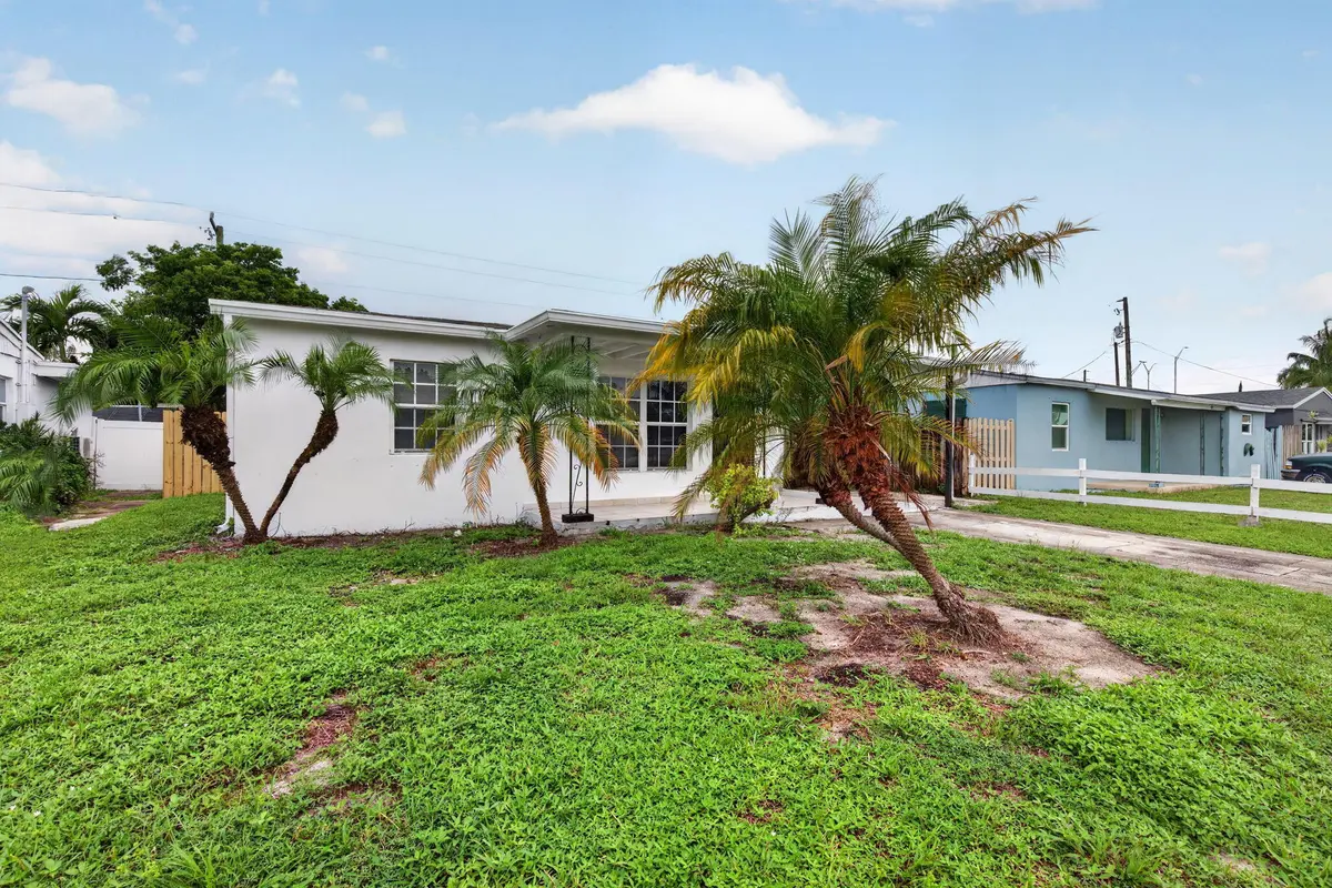 4-web-or-mls-_A7A7610 at 410 NW 52ND Court, Oakland Park