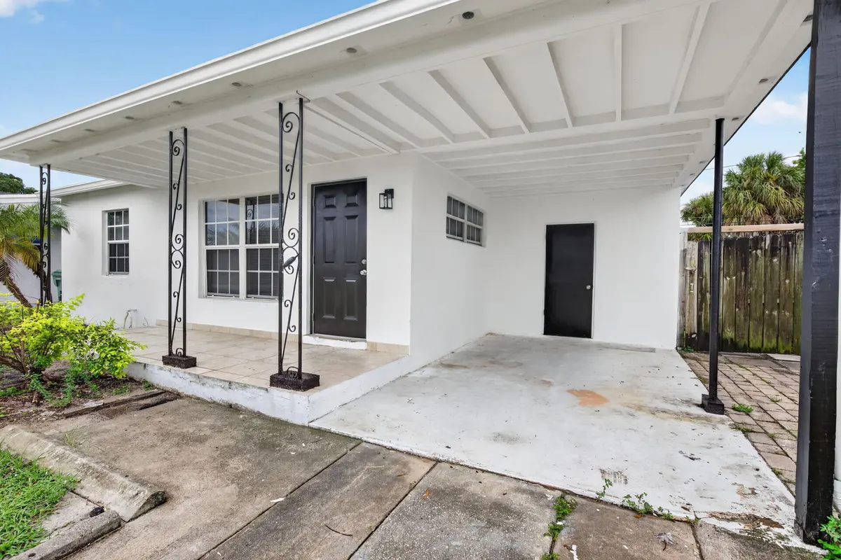 5-web-or-mls-_A7A7615 at 410 NW 52ND Court, Oakland Park