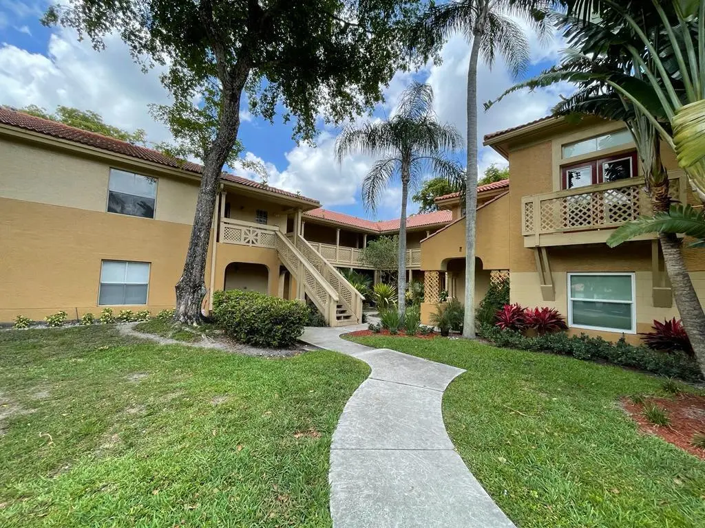 4783 Via Palm Lake 104 at 4783 Via Palm Lakes 104, West Palm Beach