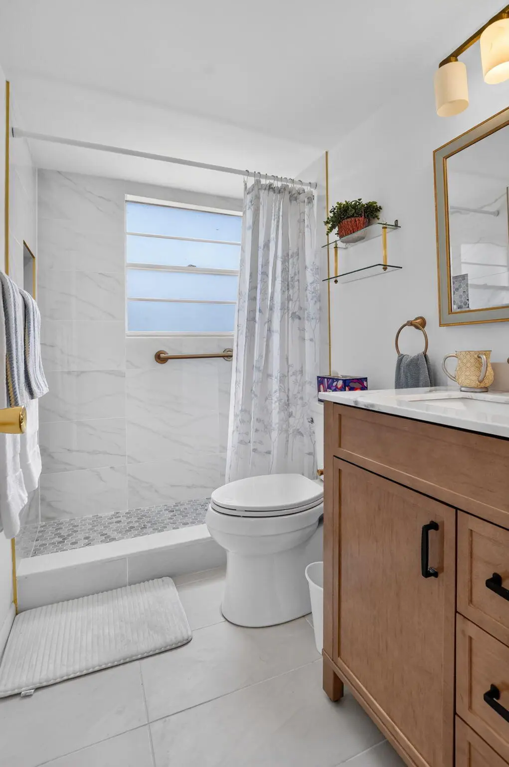 Full Bathroom at 28 Brighton A 28, Boca Raton