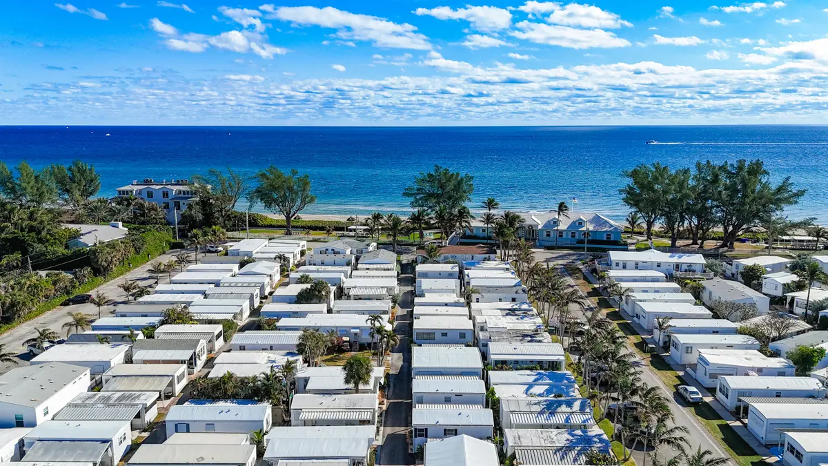 Private beach access at 15 HIBISCUS Drive H, Briny Breezes