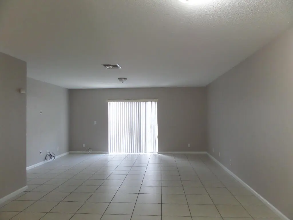 Living room at 862 SUMMIT LAKE Drive, West Palm Beach