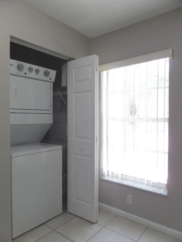 Laundry unit closet at 862 SUMMIT LAKE Drive, West Palm Beach
