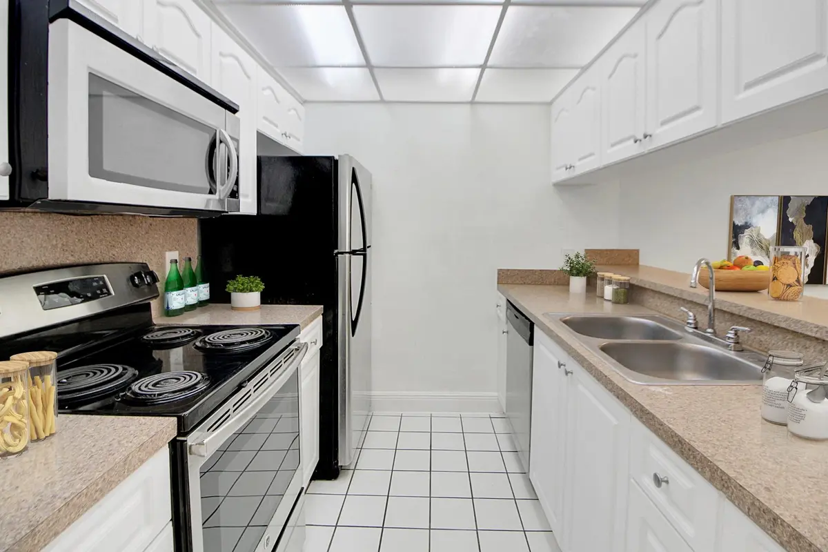8160 Stage Kitchen at 8160 GENEVA Court 314, Doral