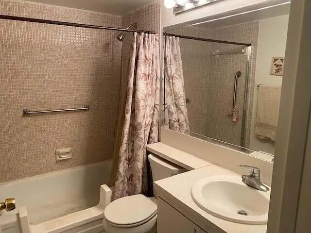 Main Bathroom at 1041 Guilford C, Boca Raton