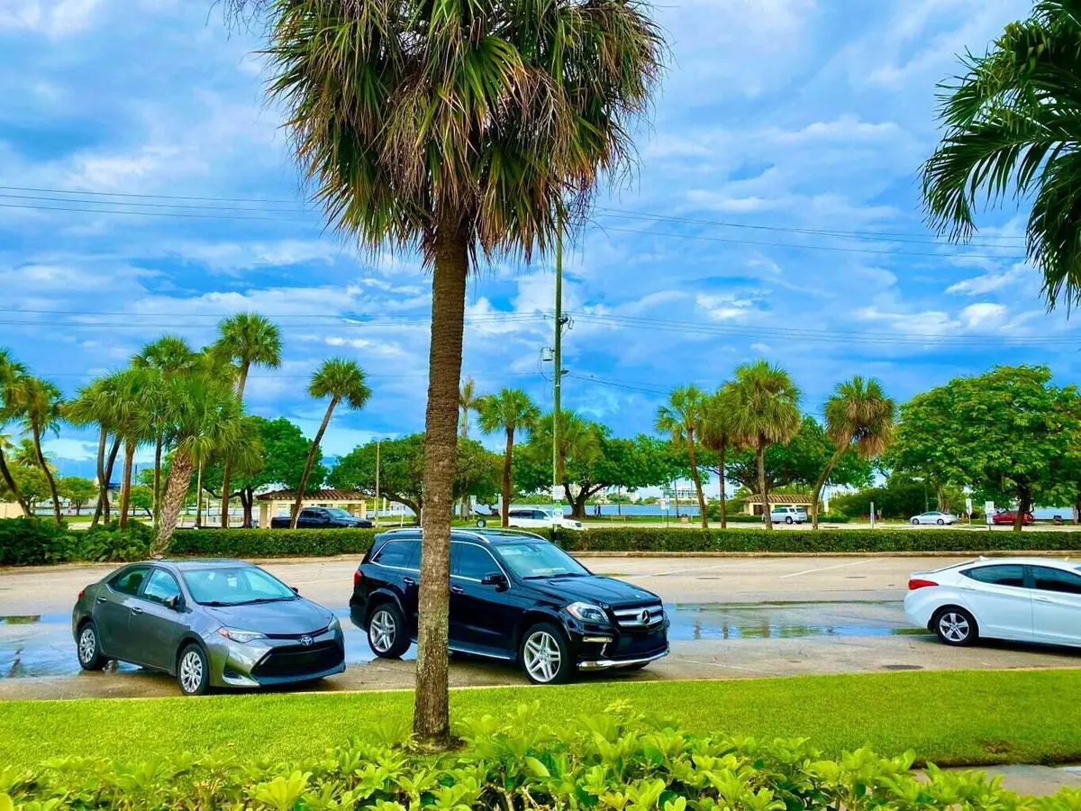 20230920001519061663000000-o at 101 S GOLFVIEW Road 8, Lake Worth Beach