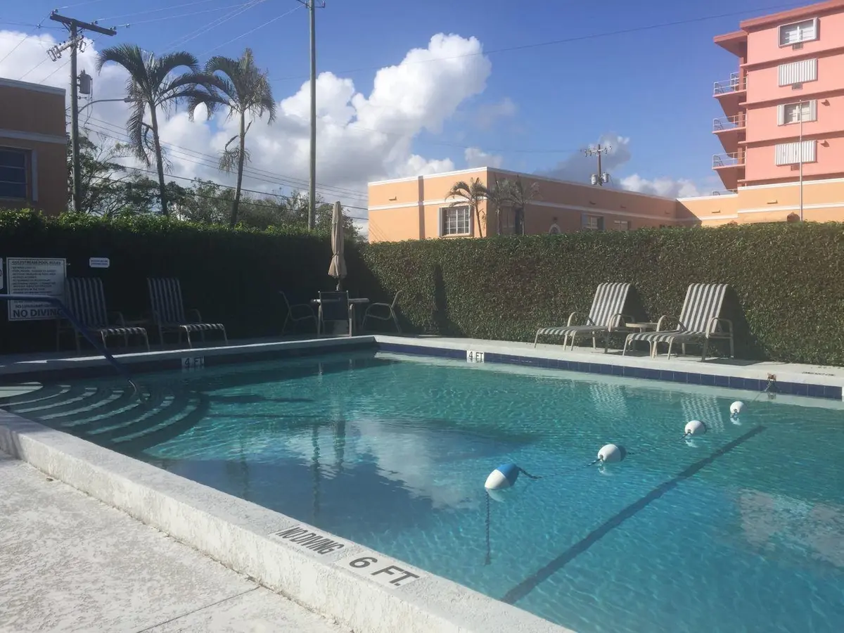 20230920001522317013000000-o at 101 S GOLFVIEW Road 8, Lake Worth Beach