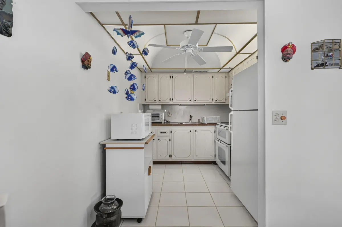 Kitchen at 253 NORTHAMPTON M, West Palm Beach