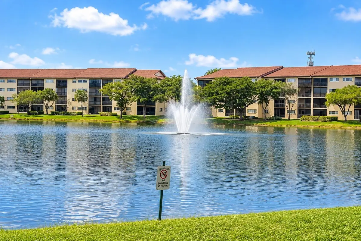 18-community_lake_fountain_sunny at 13700 SW 11TH Street 210A, Pembroke Pines