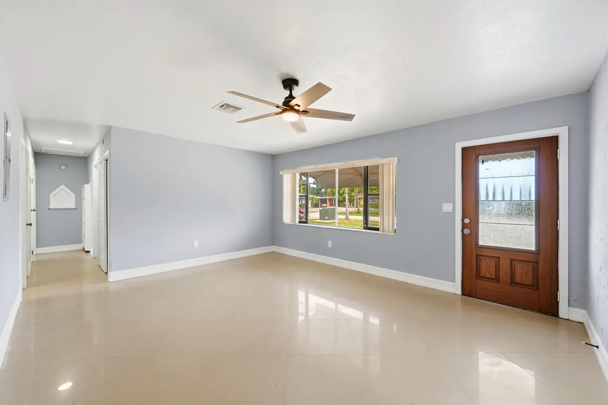 LIVING ROOM LIGHT AND BRIGHT at 740 E EVANSTON Circle, Fort Lauderdale