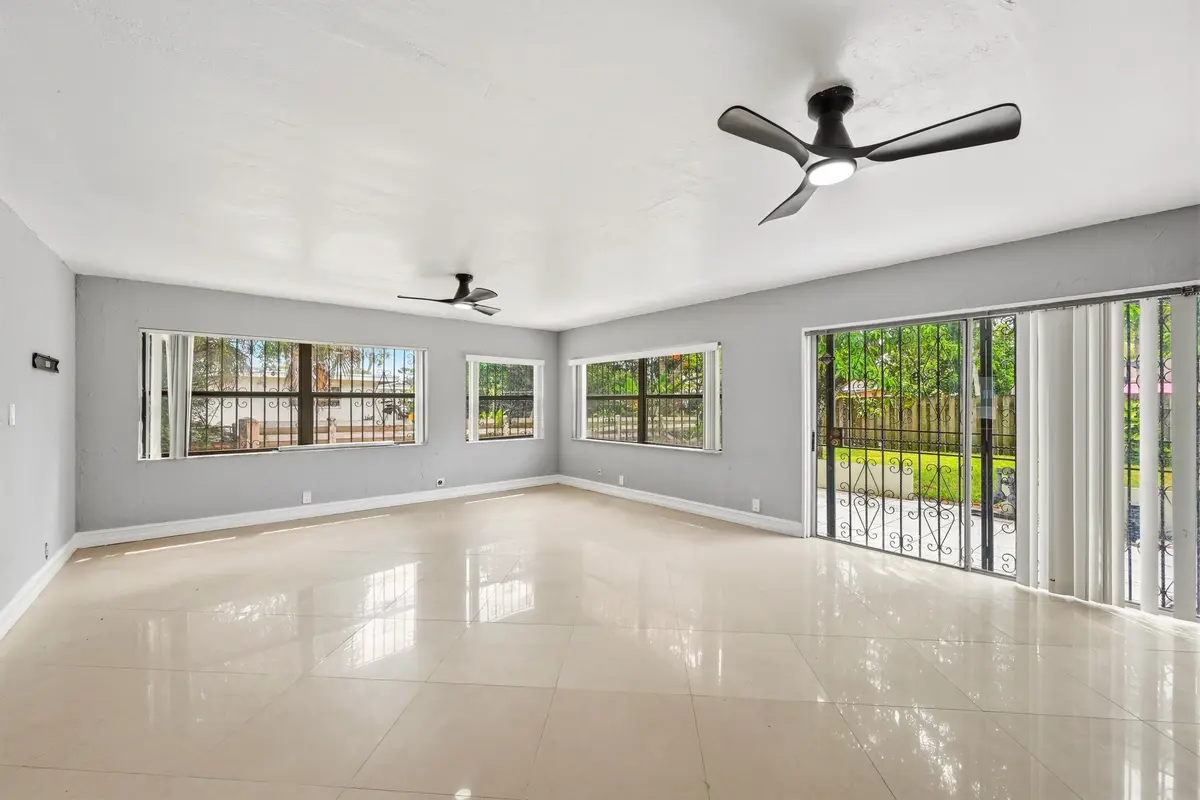 MAYBE 30X40 HUGE at 740 E EVANSTON Circle, Fort Lauderdale