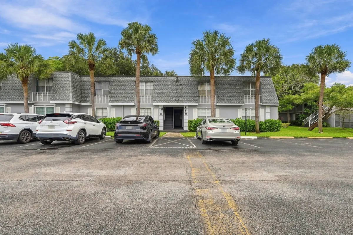 01_out buildings at 424 NW 70TH Avenue 121, Plantation
