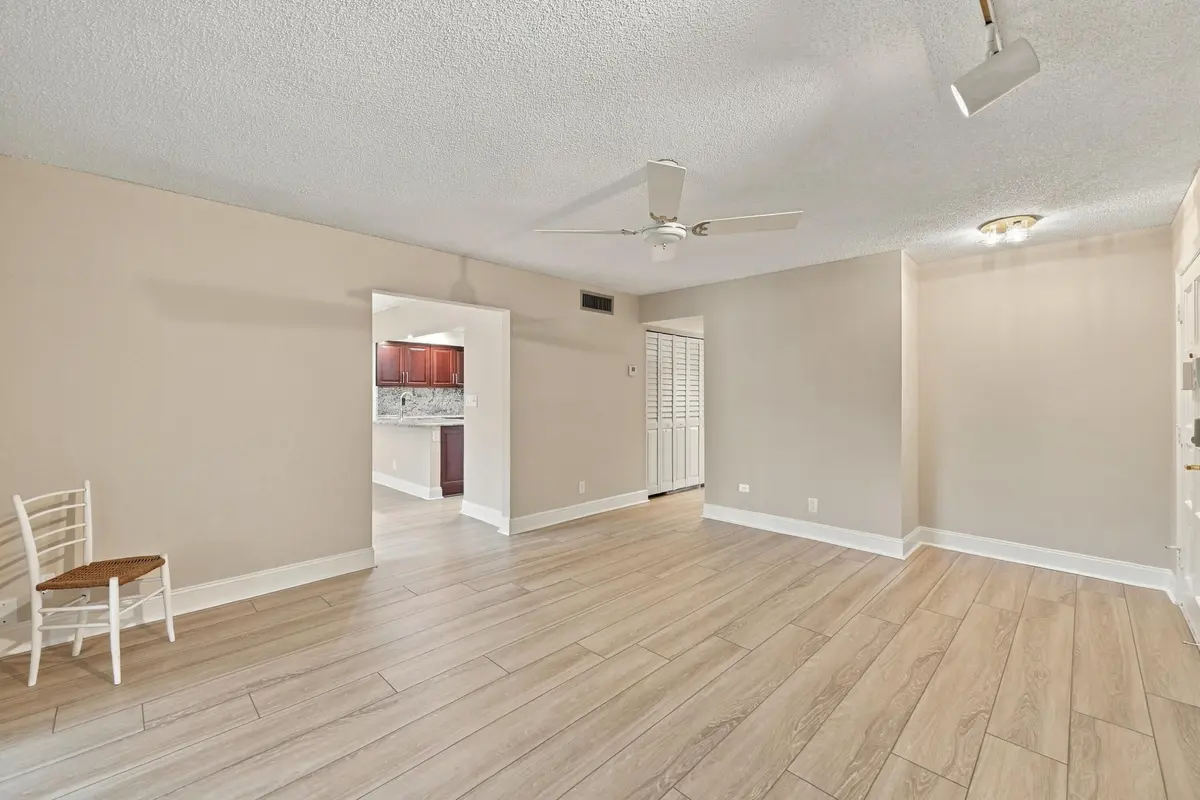 05_living room at 424 NW 70TH Avenue 121, Plantation