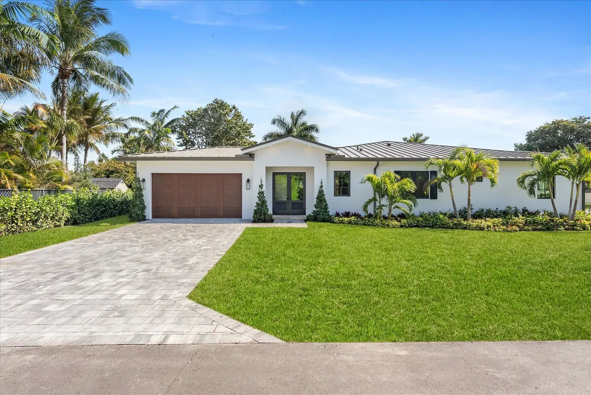 Side of house at 715 MISSION HILL Road, Boynton Beach