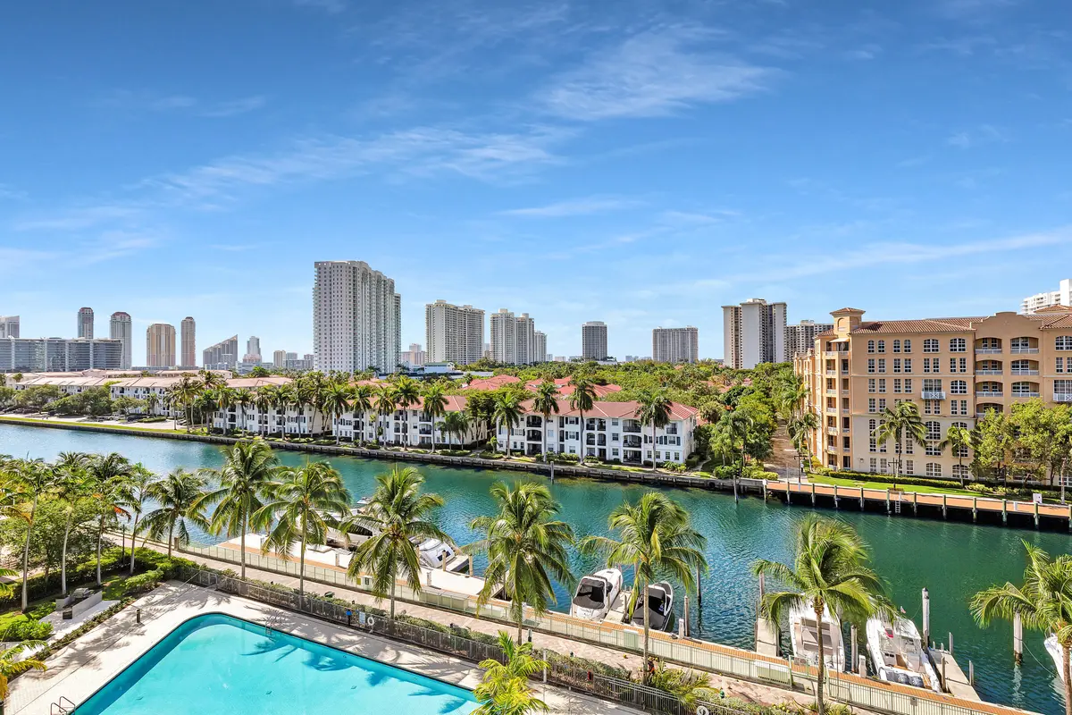 0K6A8418 at 2950 NE 188th Street 122, Aventura