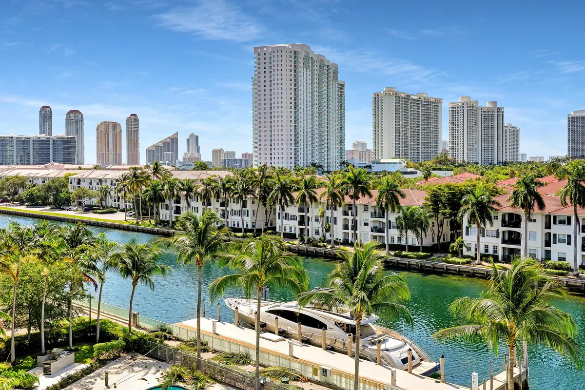 0K6A8811 at 2950 NE 188th Street 122, Aventura