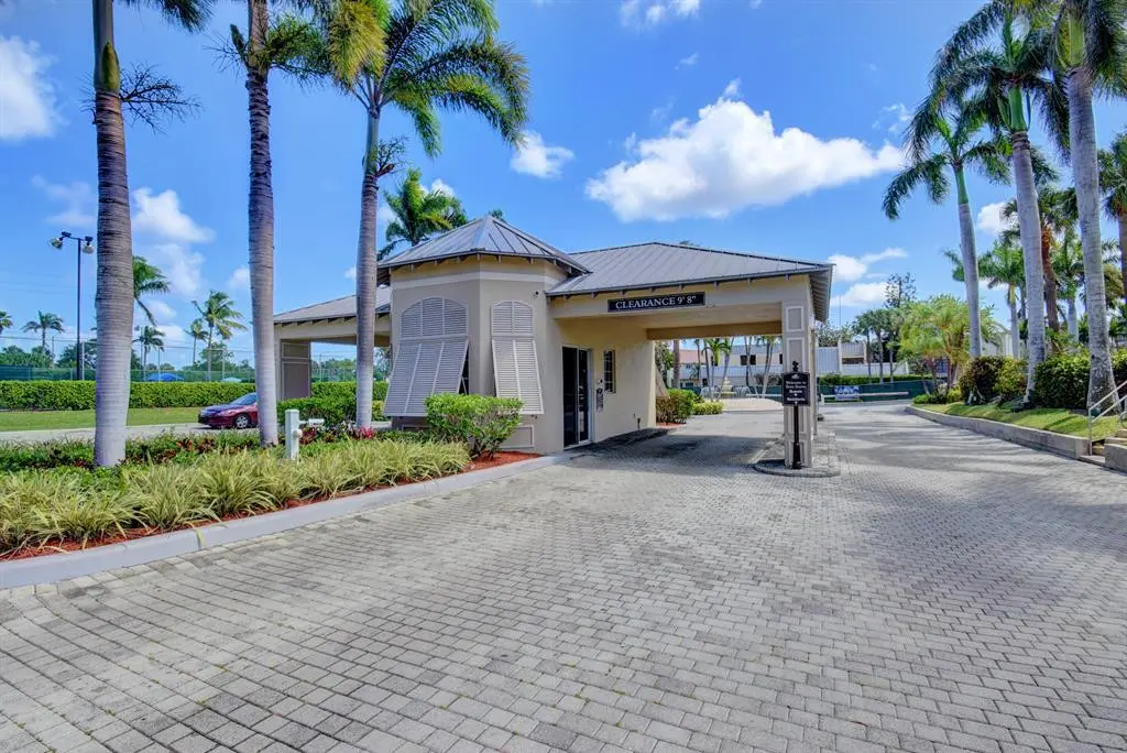 14 Royal Palm gate at 14 ROYAL PALM Way 5050, Boca Raton