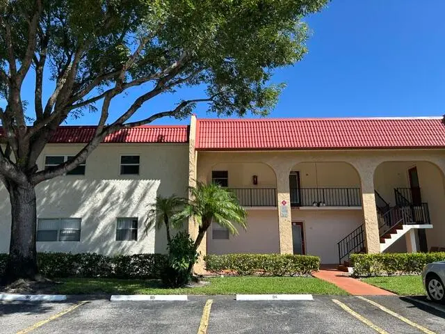 Bldg front at 471 Lake Dora Drive, West Palm Beach