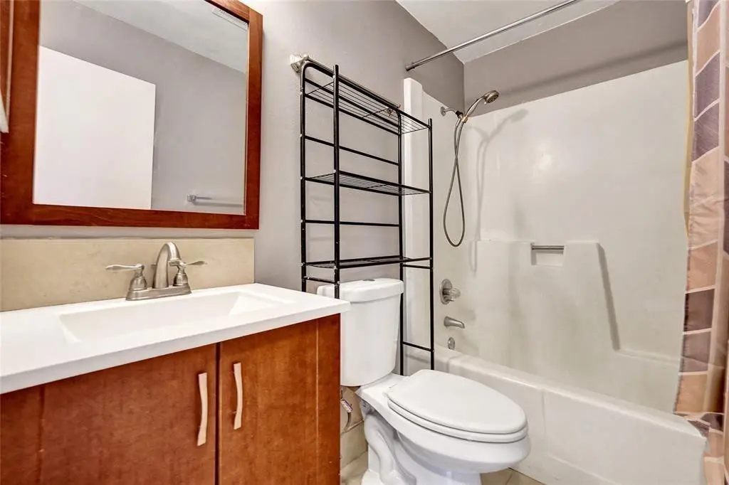 Photo 8 at 5186 NE 6TH Avenue 719, Oakland Park