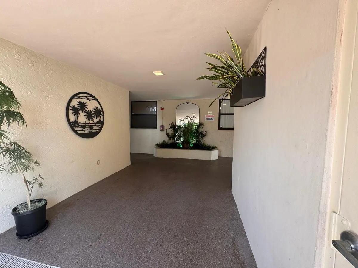 115 5 at 115 Lake Emerald Drive 410, Oakland Park