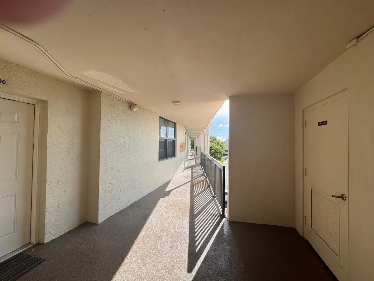 115 7 at 115 Lake Emerald Drive 410, Oakland Park