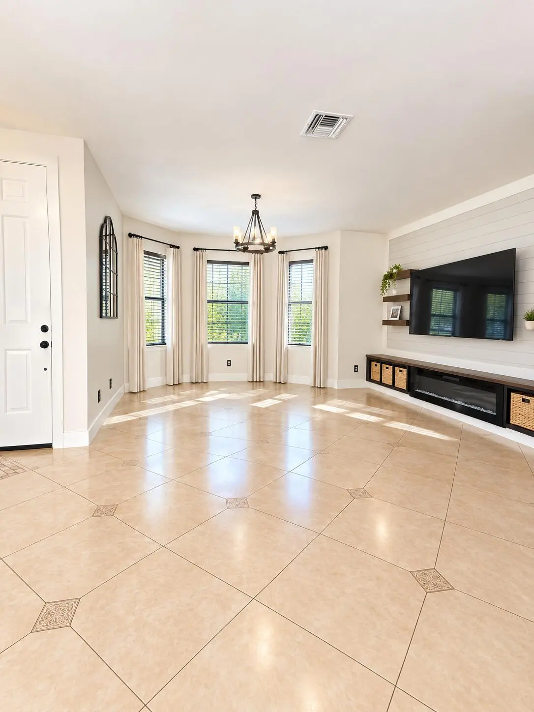 living at 2543 SE RUSKIN Drive, Port St. Lucie