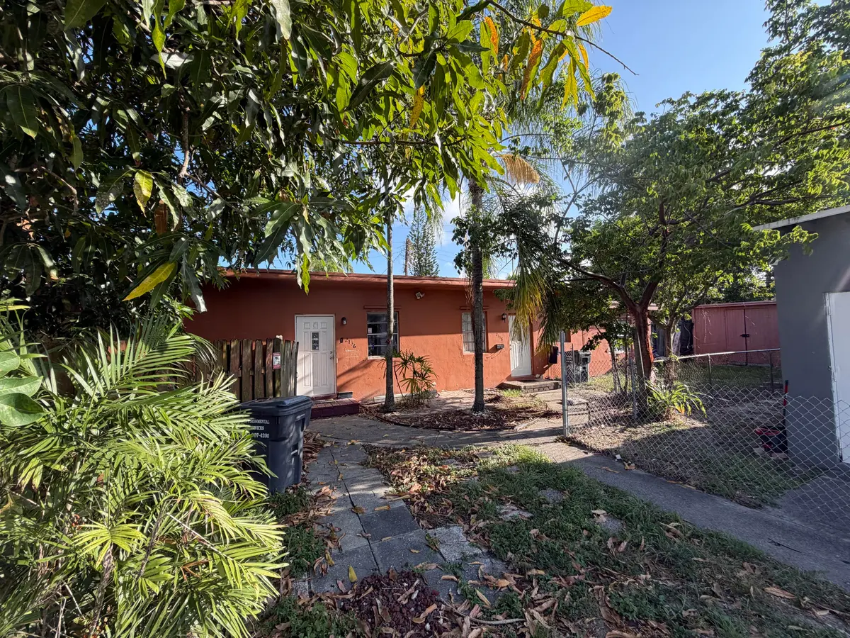 IMG_1203 at 2136 COLLINS Court 1-2, Hollywood