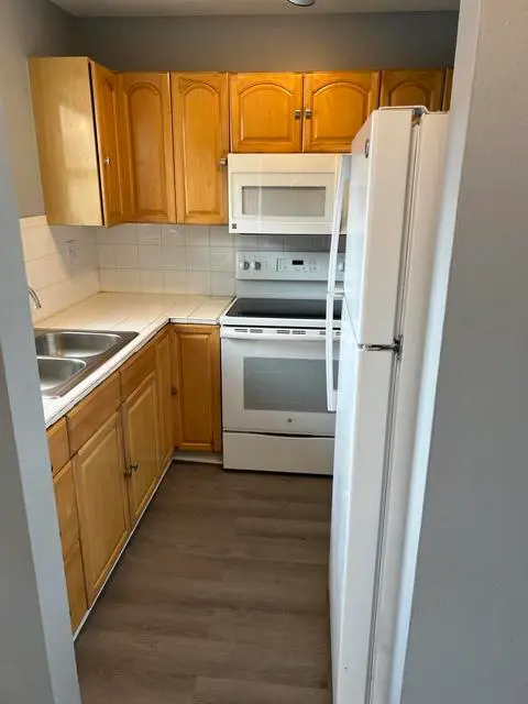 20260702234458710924000000-o at 20 SW 108th Avenue F4, Sweetwater