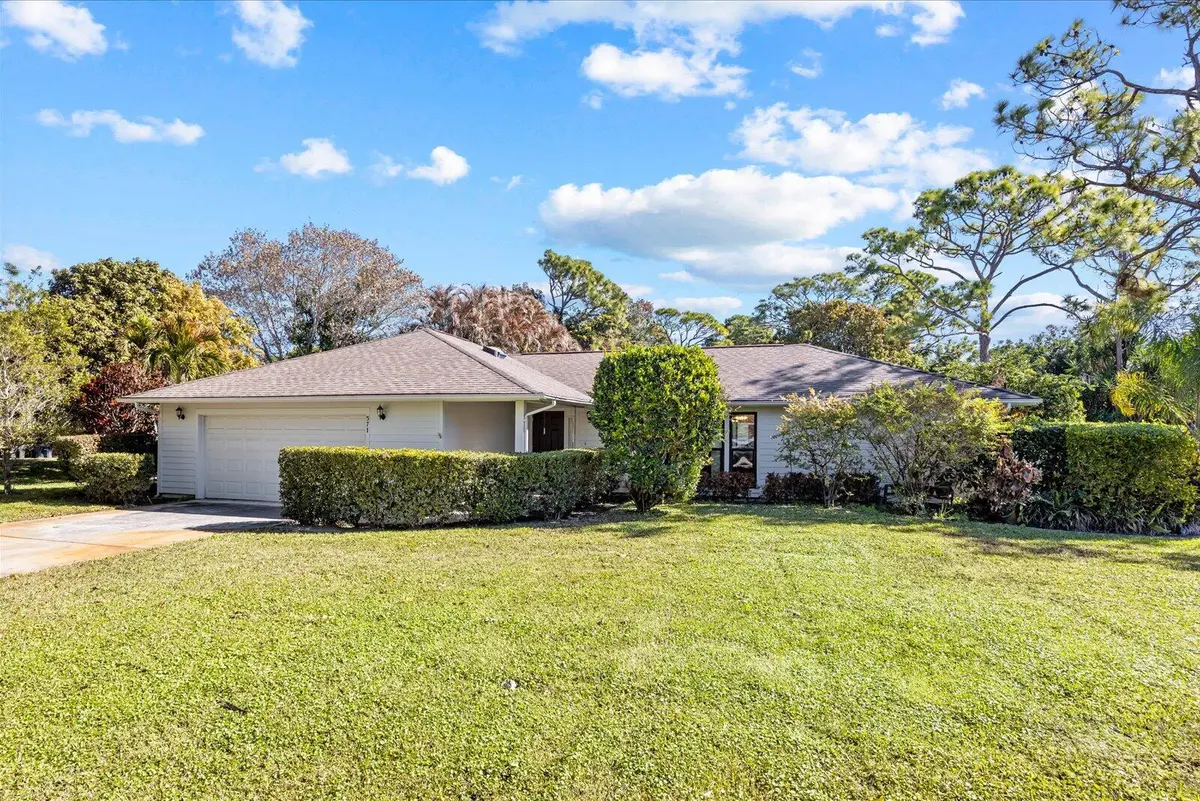 01-town in-43 at 571 NE TOWN Terrace, Jensen Beach