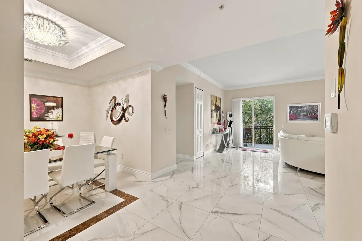 03_foyer at 2601 NE 14th Avenue 306, Wilton Manors