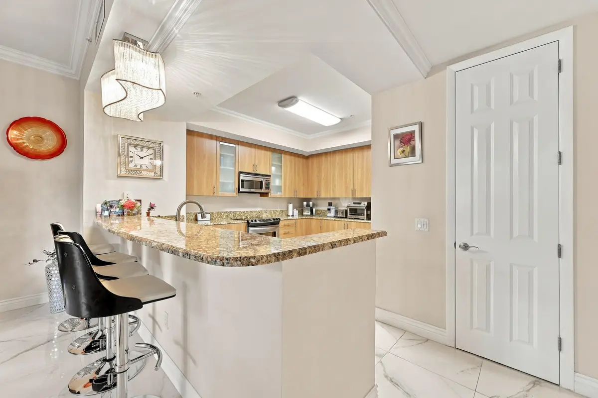 09_kitchen at 2601 NE 14th Avenue 306, Wilton Manors