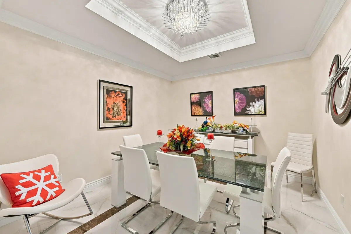13_dining area at 2601 NE 14th Avenue 306, Wilton Manors