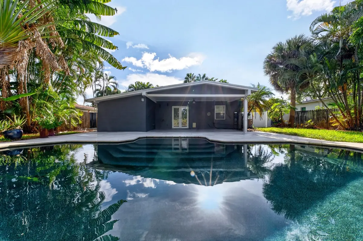 poolcleaned at 1605 NE 16th Avenue, Fort Lauderdale