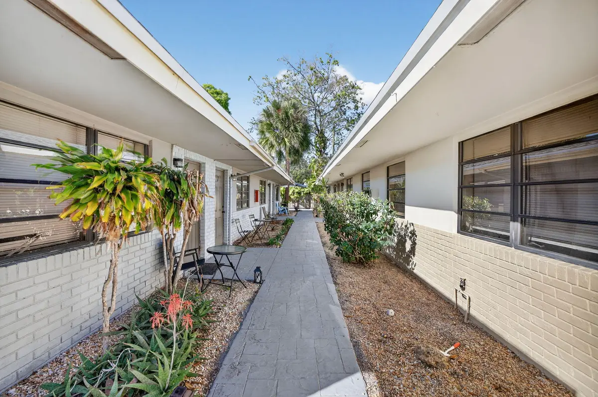3-web-or-mls-699A3013 at 2500 SW 18th Terrace 3, Fort Lauderdale