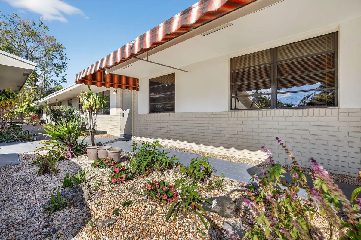 46-web-or-mls-699A3083 at 2500 SW 18th Terrace 3, Fort Lauderdale