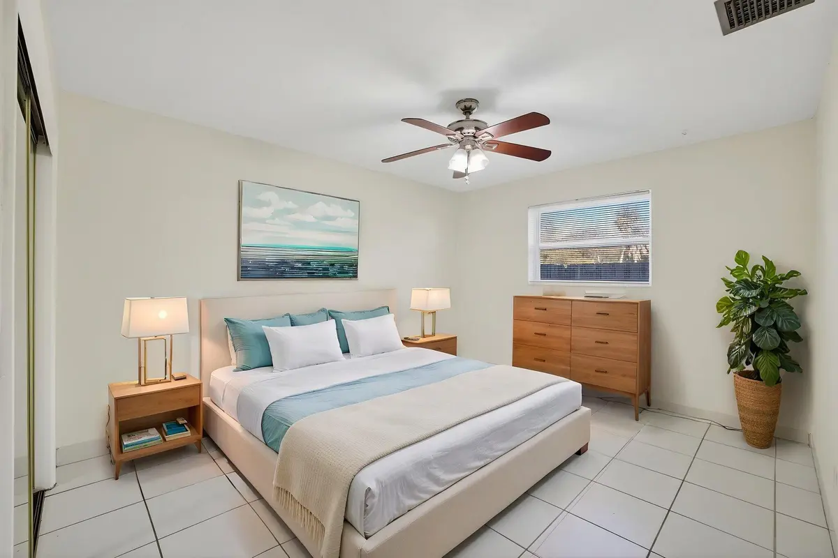 44-web-or-mls-699A1795 virtually staged at 2500 SW 18th Terrace 3, Fort Lauderdale