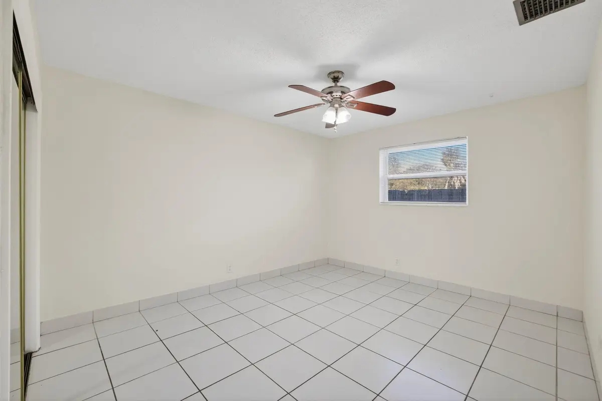 42-web-or-mls-699A1795 at 2500 SW 18th Terrace 3, Fort Lauderdale