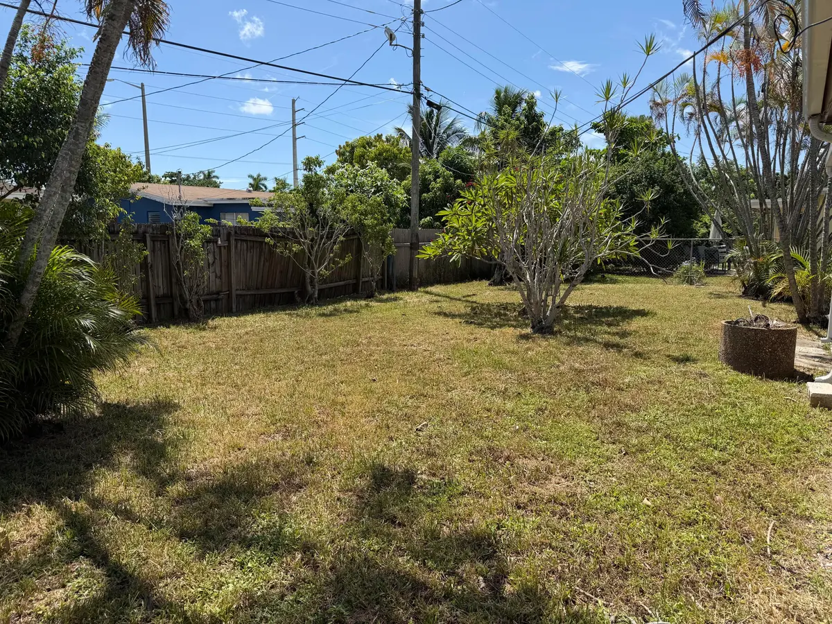 Yard at 2924 NW 9TH Terrace, Wilton Manors