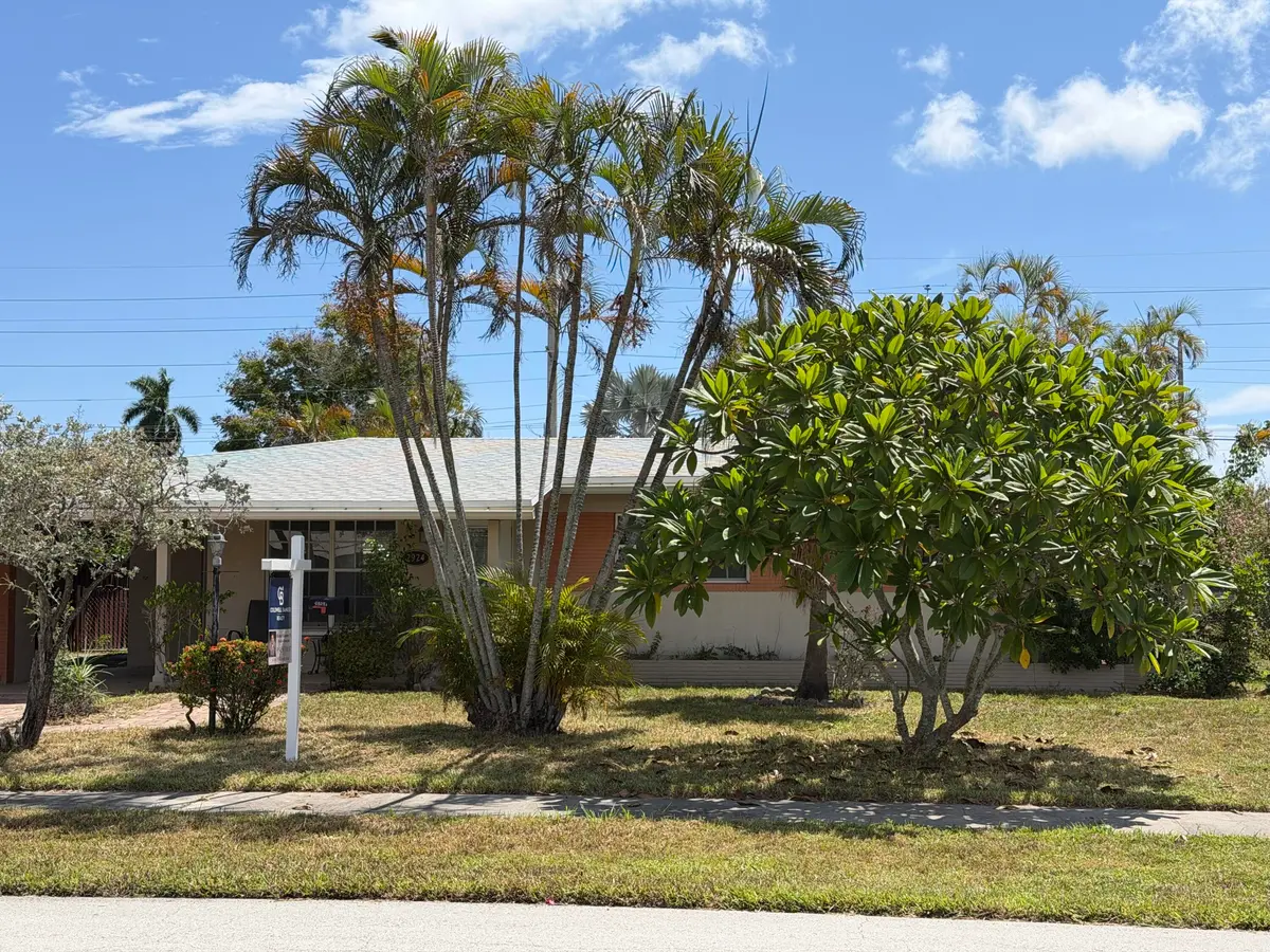 Front of Structure at 2924 NW 9TH Terrace, Wilton Manors