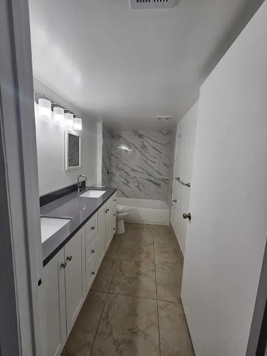 Bath Shared at 460 S Park Road 6-207, Hollywood