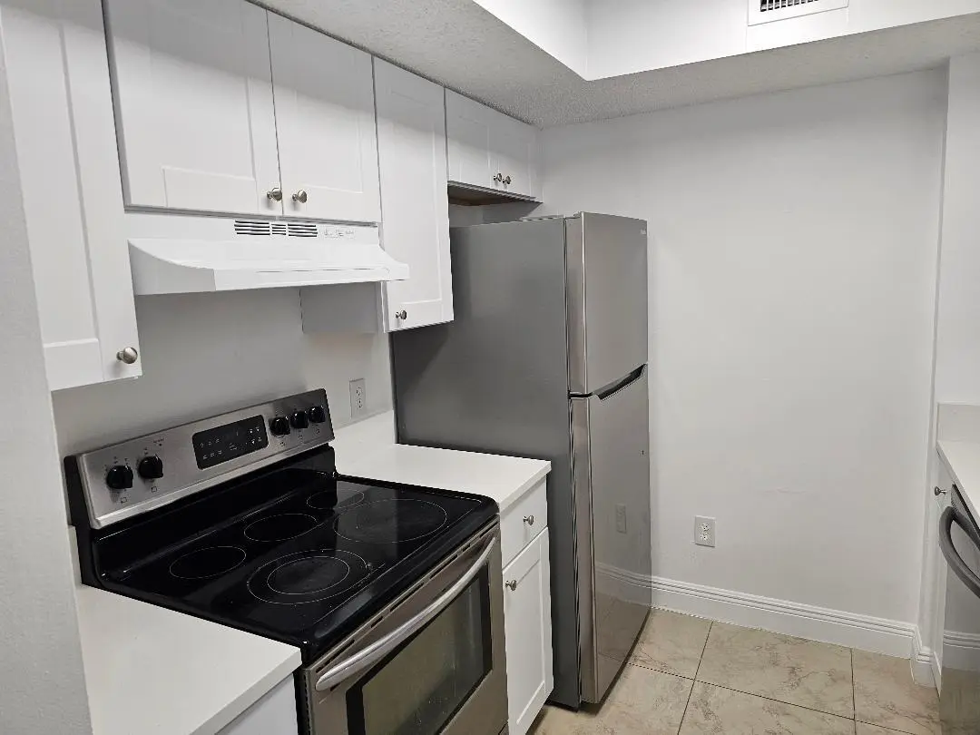 Kitchen2 at 460 S Park Road 6-207, Hollywood