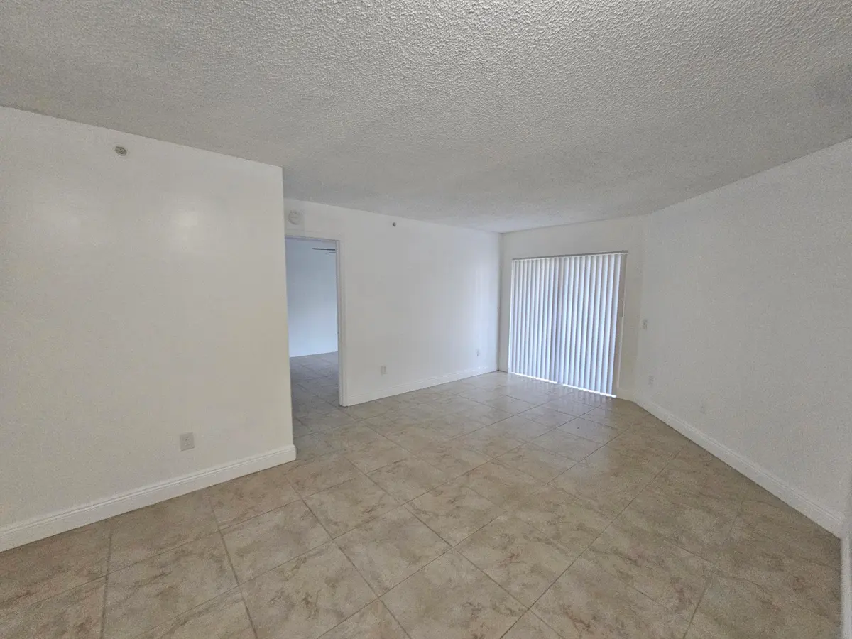 Living at 460 S Park Road 6-207, Hollywood