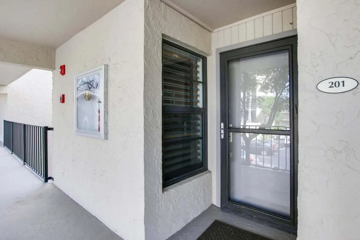 Entrance at 8 Royal Palm Way 2010, Boca Raton