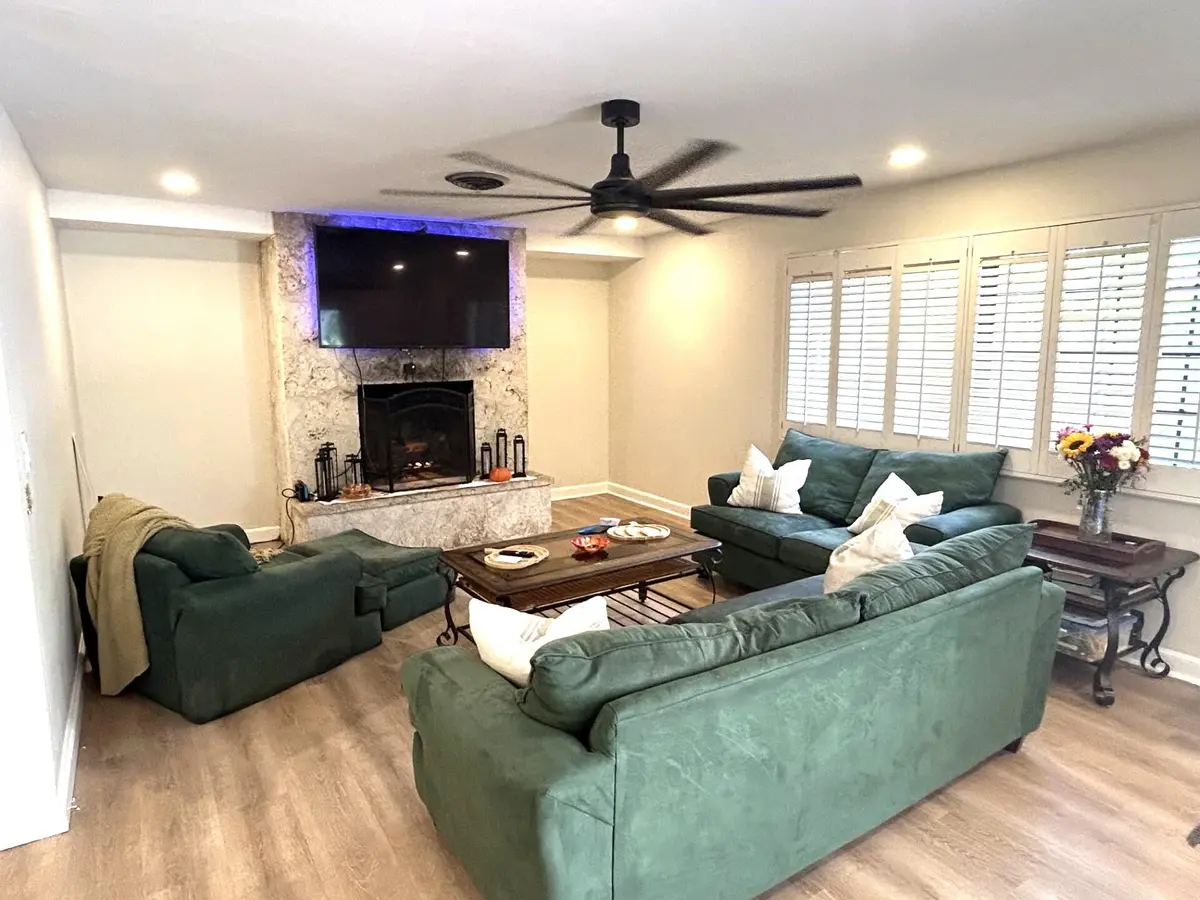 560 NEW Family rm at 560 S LAKE DASHA Drive, Plantation