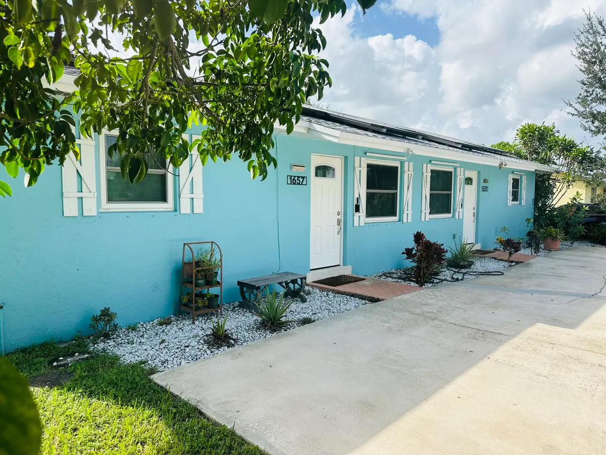 Front at 1657 MAGNOLIA Lane, West Palm Beach