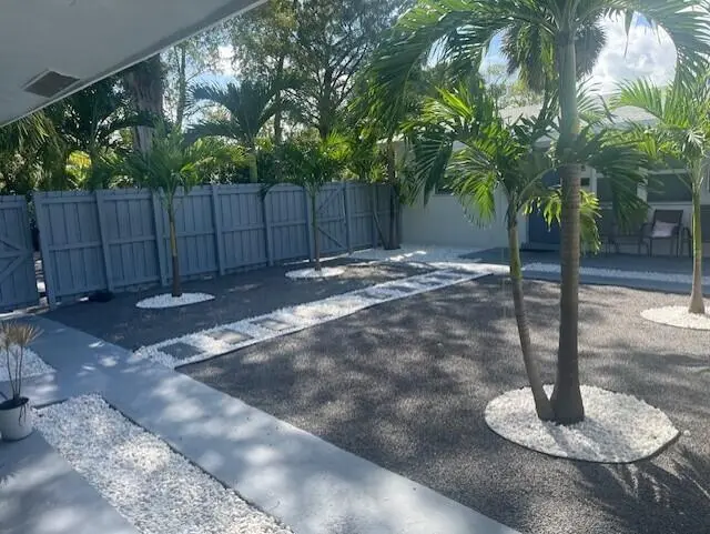 FRONT COURTYARD at 275 NW 32nd Street C, Oakland Park