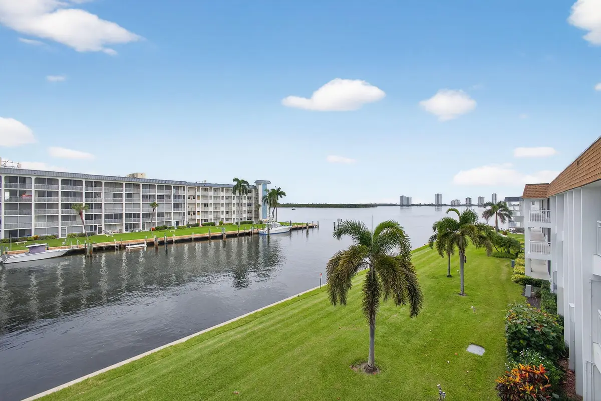 44-web-or-mls-046_BS1A9088 at 111 Shore Court 301, North Palm Beach